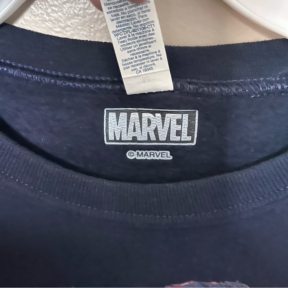 Captain America ‘Infinity War’ Crewneck - Picture 6 of 9